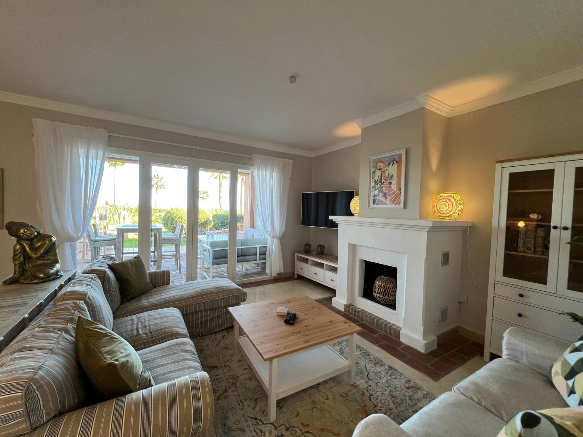 Apartment By The La Perla De La Bahia, Casares Costa *